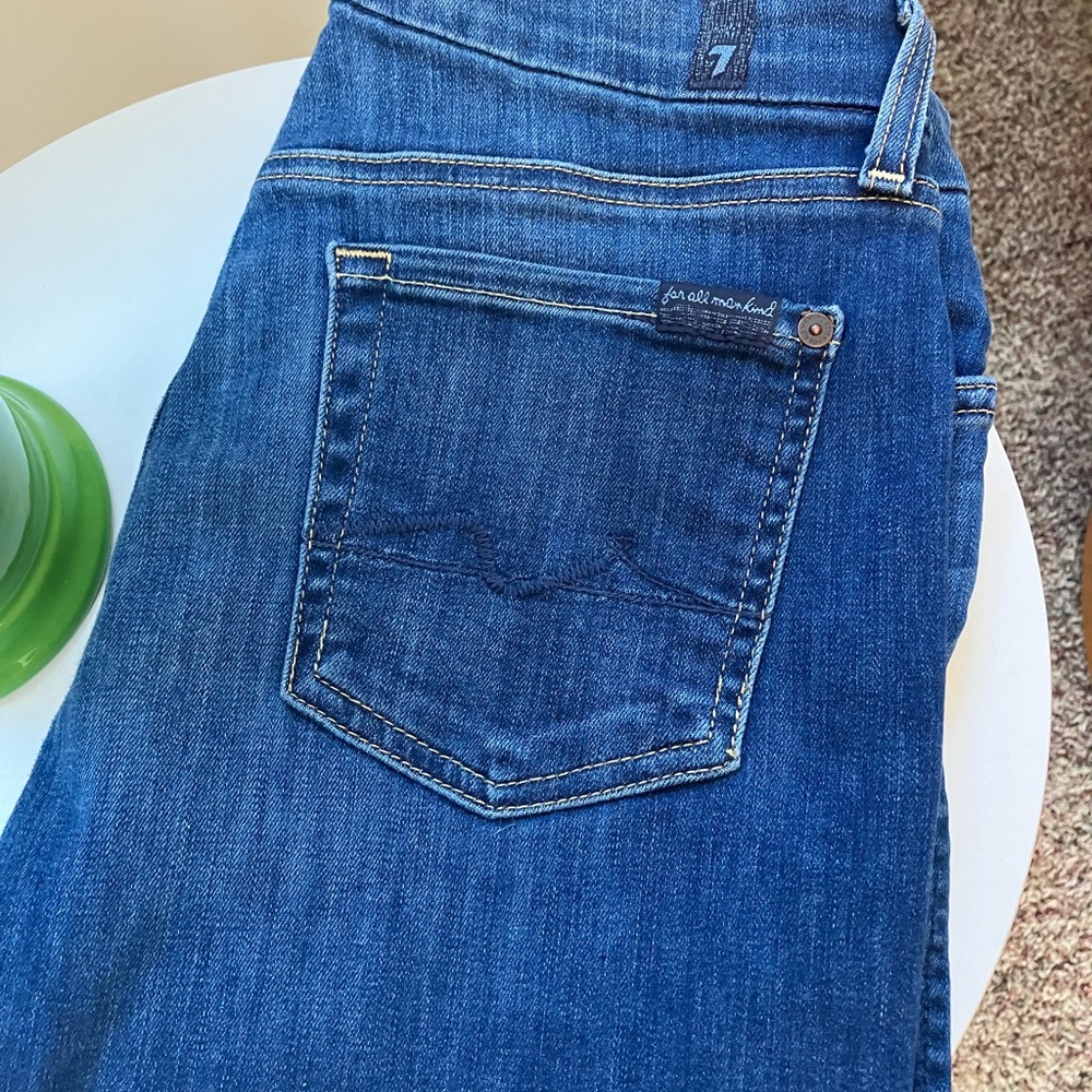 7 for all Mankind, Kimmie straight leg, so 30. Inseam 29”professionally hemmed.